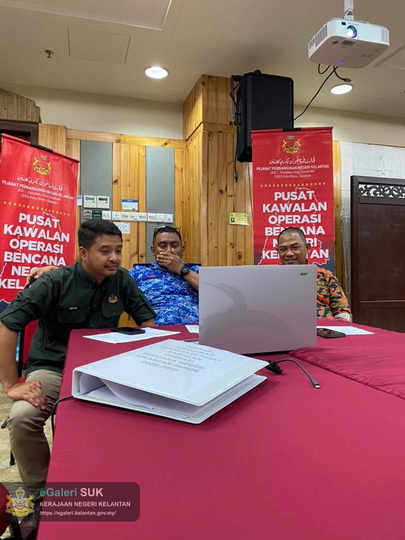 mesyuarat-atas-talian-bersama-ketua-setiausaha-negara-isu:-tindakan-&-kesiapsiagaan-banjir-5.jpg