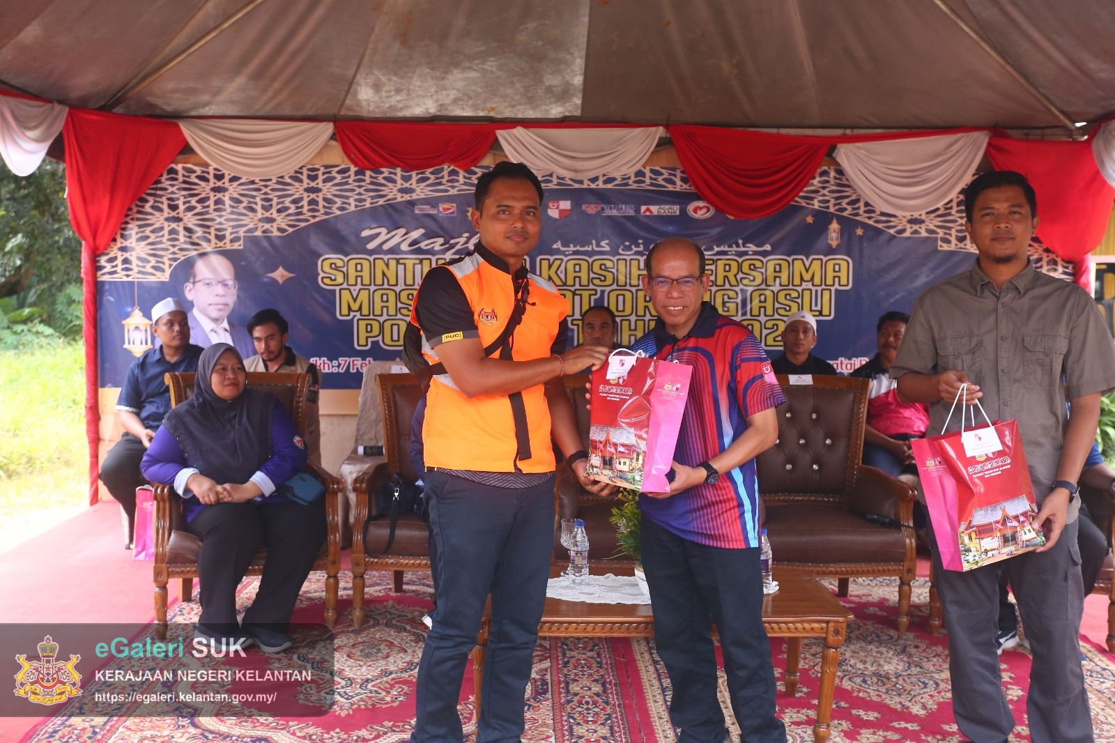 majlis-santuni-kasih-bersama-masyarakat-orang-asli-pos-tohoi-gua-musang-11.jpeg