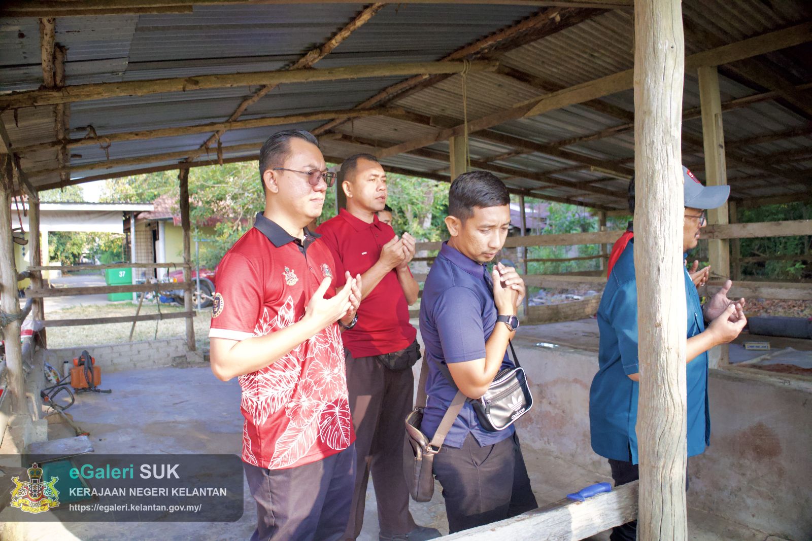 rakaman-gambar-proses-melapah-lembu-bagi-program-agihan-daging-lembu-kurniaan-kebawah-duli-yang-maha-mulia-sultan-muhammad-v-4.jpg