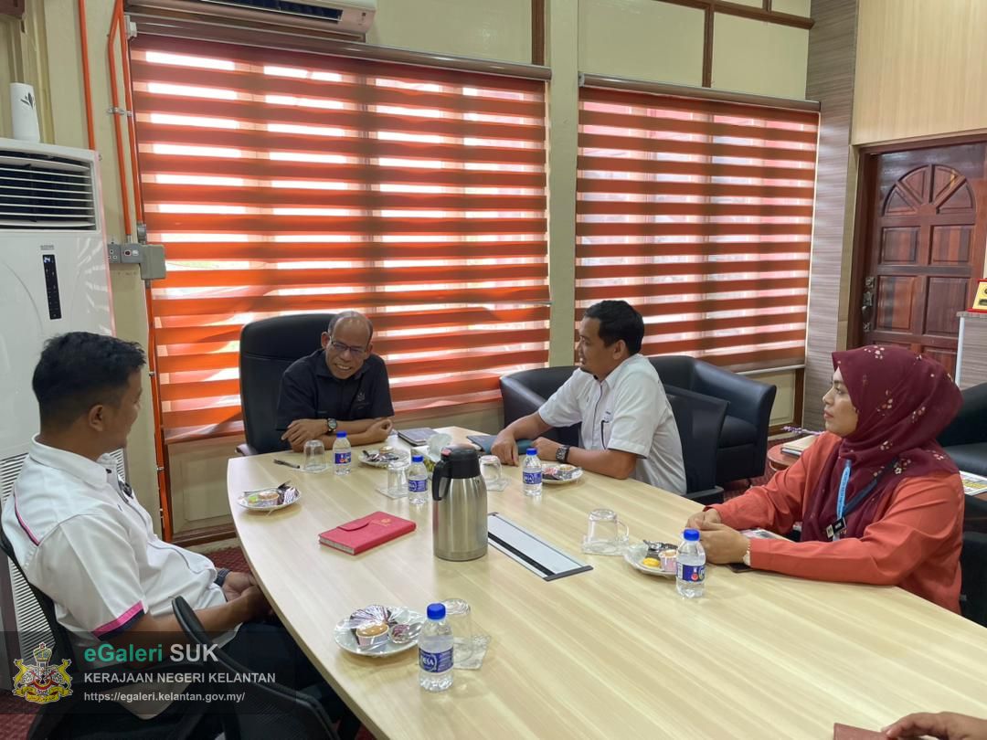 sesi-kunjung-hormat-pegawai-pembangunan-zon-gua-musang-dan-lojing,-unit-penyelarasan-pelaksanaan-(icu)-jabatan-perdana-menteri,-negeri-kelantan-ke-atas-yabrs-ketua-jajahan-gua-musang-2.jpg