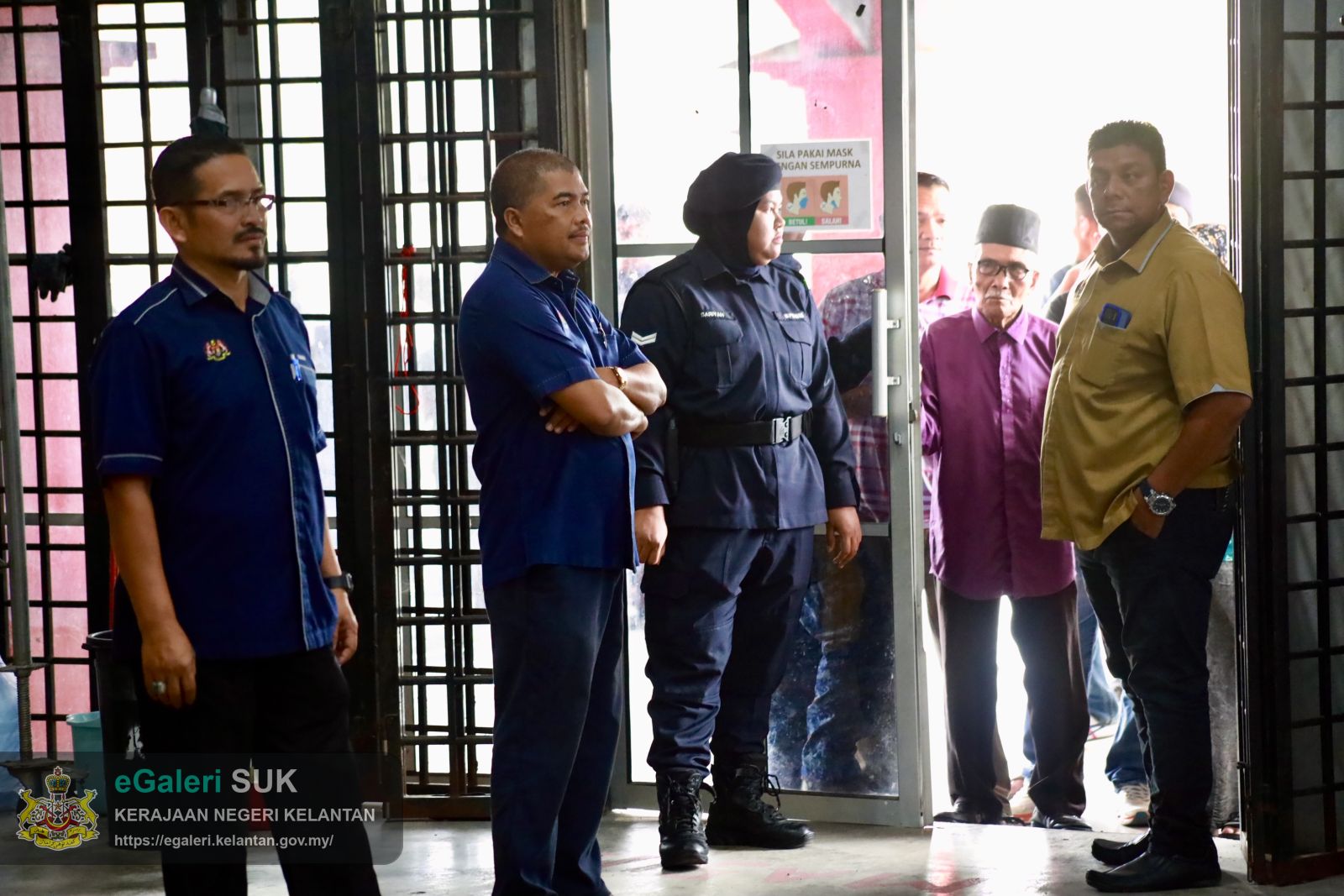 program-agihan-bantuan-wang-ihsan-bwi-kepada-kir-yang-berpindah-ke-pps-disebabkan-bencana-banjir-timur-lautmtl-bagi-jajahan-pasir-putehmachang-dan-bachok-17.JPG