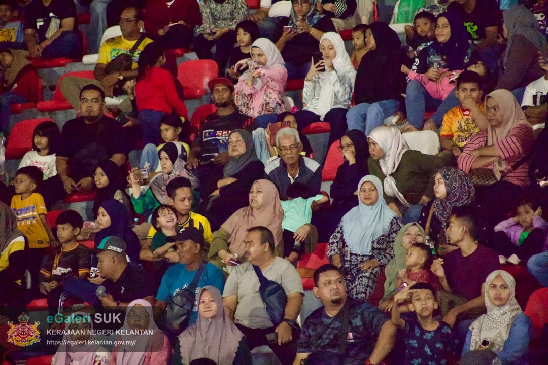majlis-perarakan-kereta-berhias-pejabat-tanah-dan-jajahan-pasir-puteh-sempena-ulang-tahun-hari-keputeraan-kebawah-duli-yang-maha-mulia-sultan-muhammad-v-yang-ke-56-tahun-2025-5.jpg