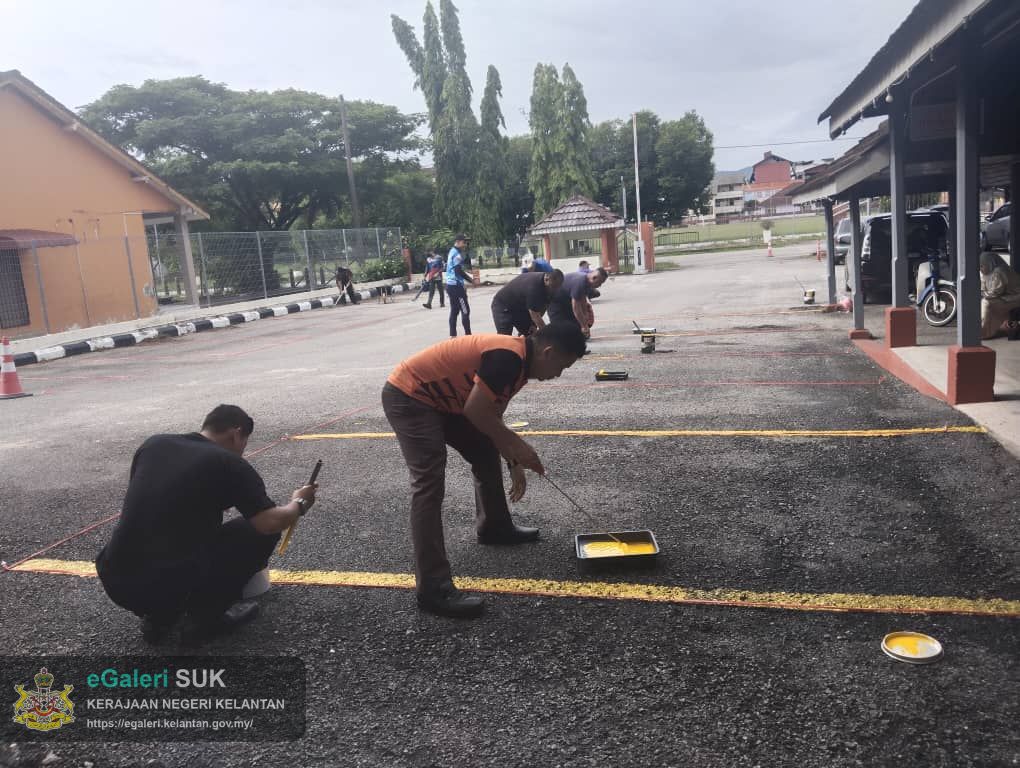 program-gotong-royong-dan-mengecat-petak-parkir-kereta--perkarangan-parkir-ptjpp-11.jpg