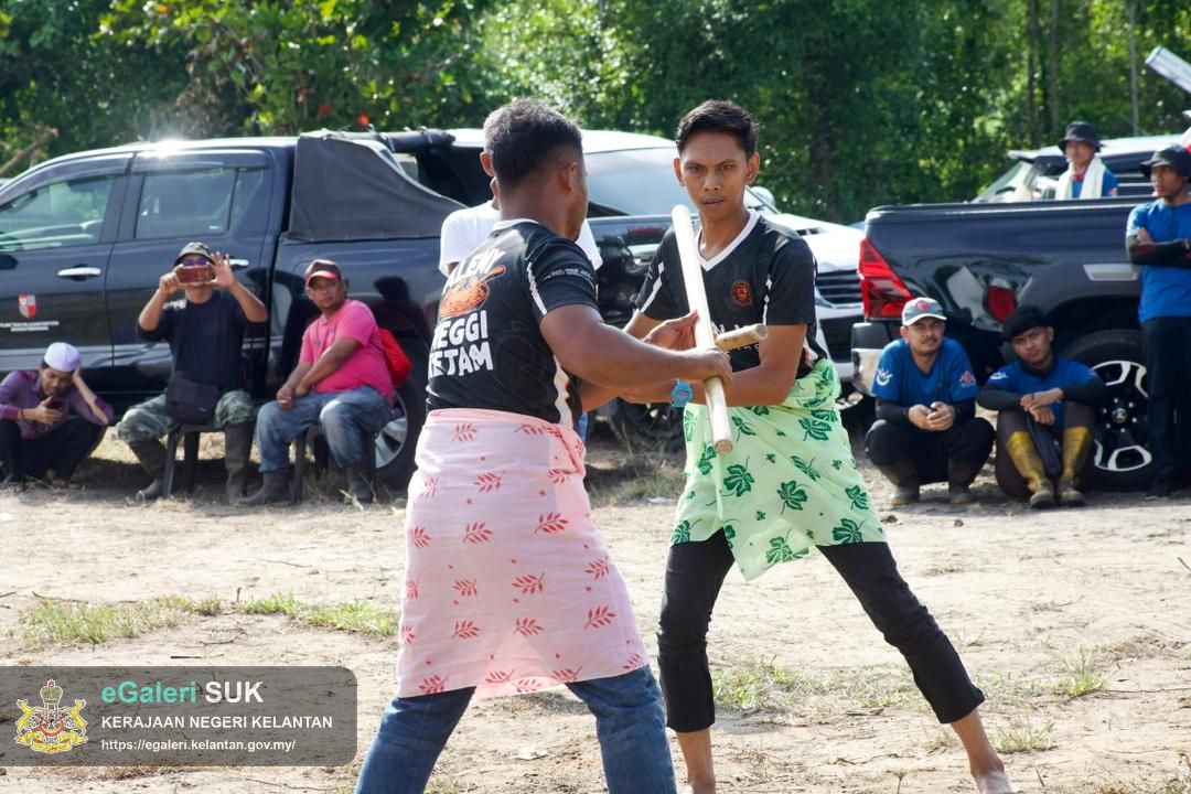 program-penanaman-pokok-bakau-di-jeti-laguna-semerak-pasir-puteh-20.jpg