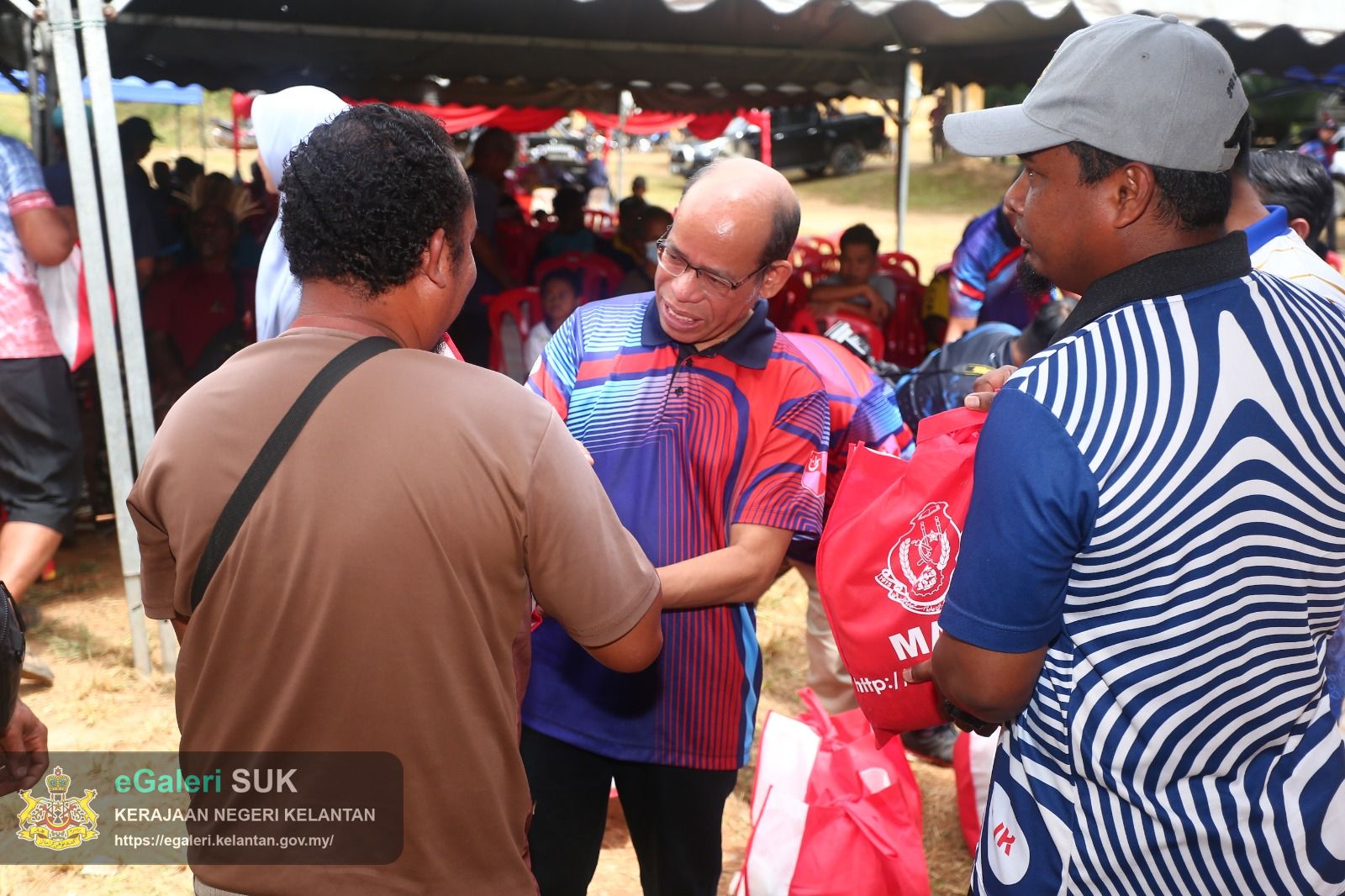majlis-santuni-kasih-bersama-masyarakat-orang-asli-pos-tohoi-gua-musang-20.jpeg