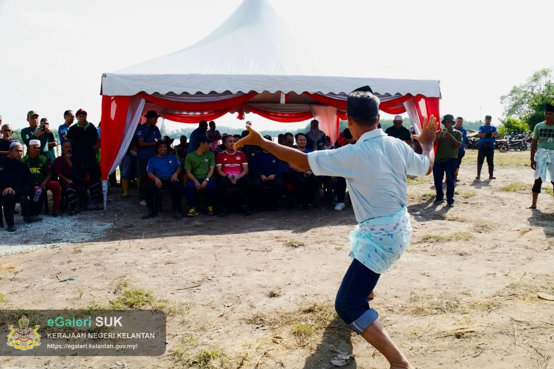 program-penanaman-pokok-bakau-di-jeti-laguna-semerak-pasir-puteh-15.jpg