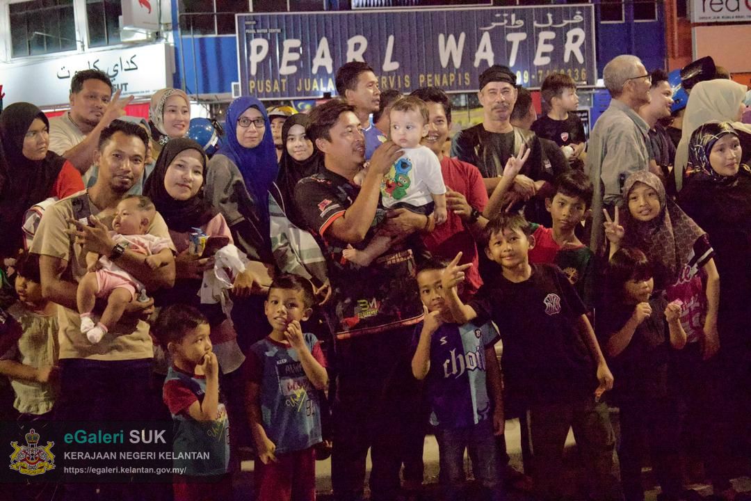 majlis-perarakan-kereta-berhias-pejabat-tanah-dan-jajahan-pasir-puteh-sempena-ulang-tahun-hari-keputeraan-kebawah-duli-yang-maha-mulia-sultan-muhammad-v-yang-ke-56-tahun-2025-43.jpg