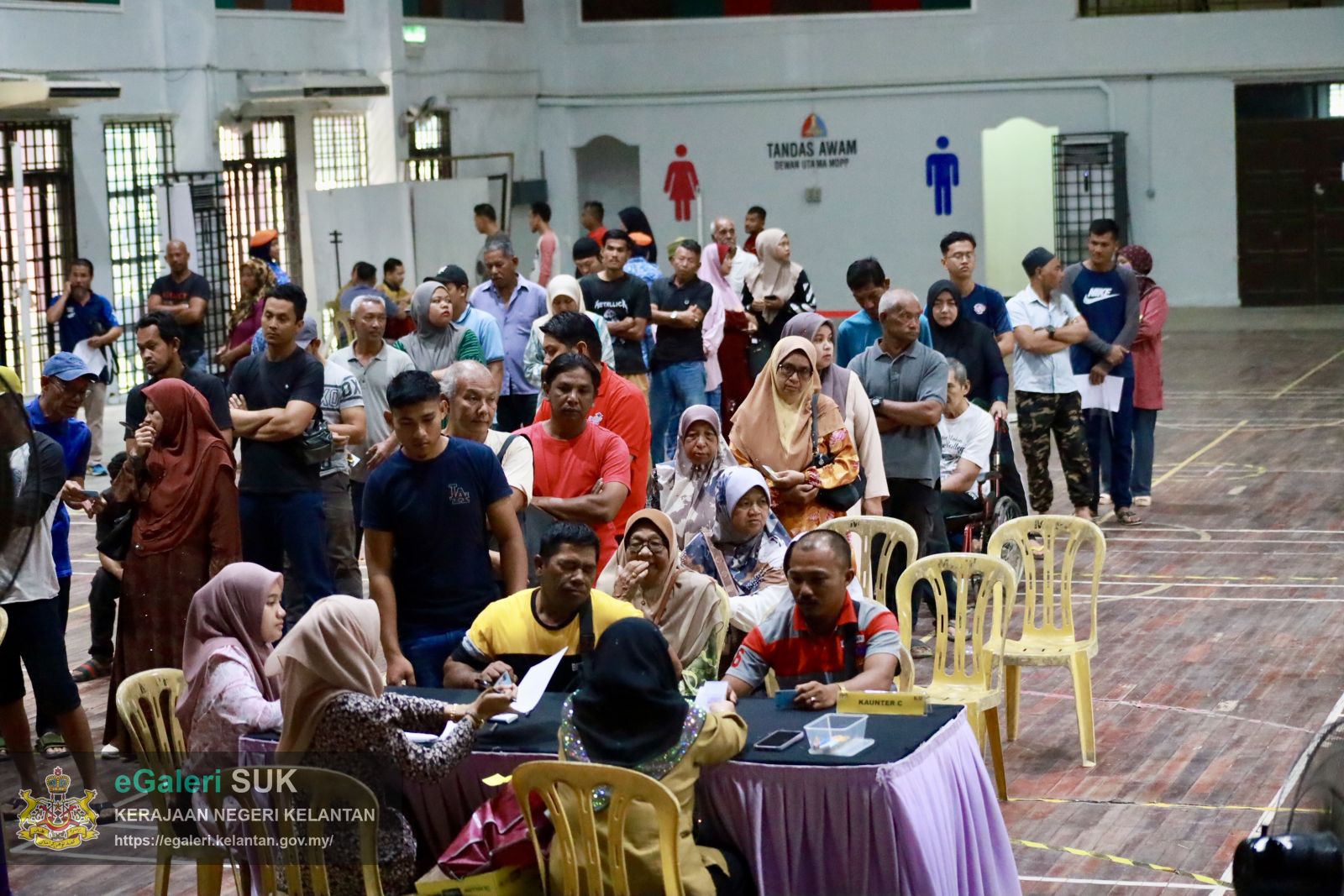 program-agihan-bantuan-wang-ihsan-bwi-kepada-kir-yang-berpindah-ke-pps-disebabkan-bencana-banjir-timur-lautmtl-bagi-jajahan-pasir-putehmachang-dan-bachok-3.JPG