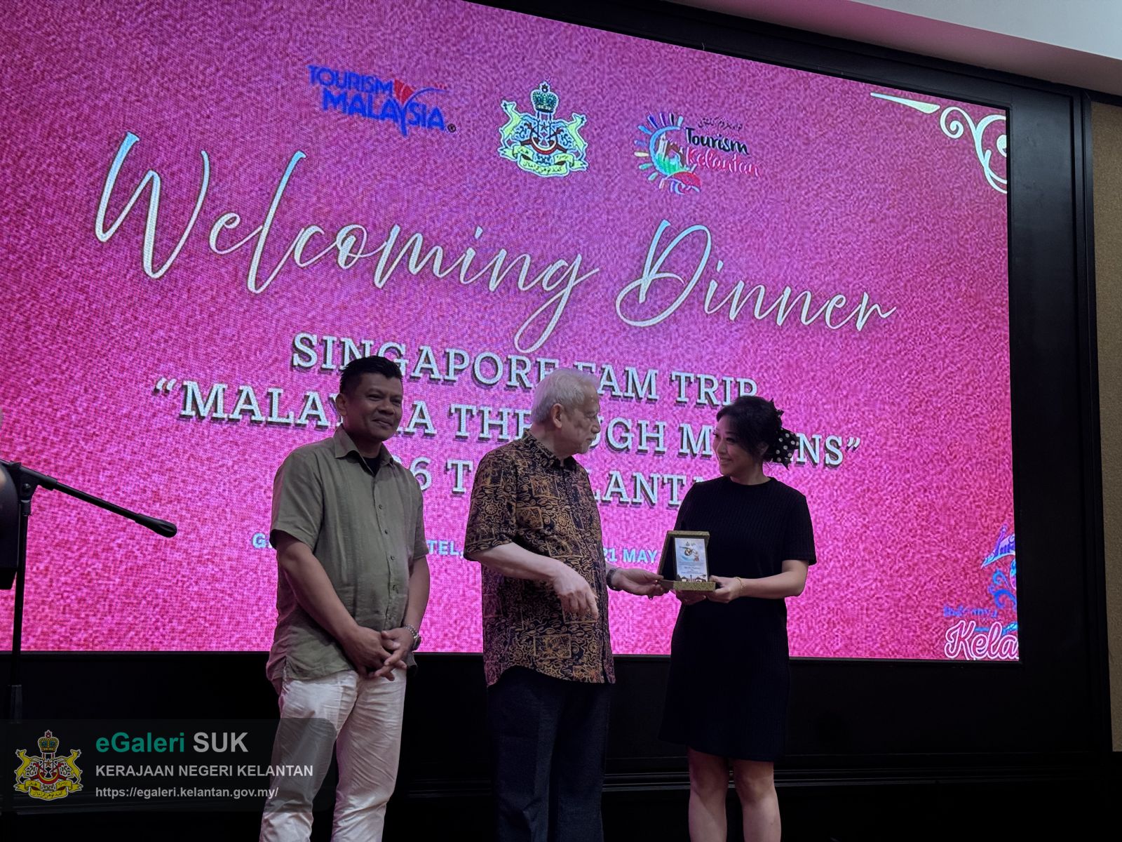 welcome-dinner-singapore-fun-trip-7.jpg