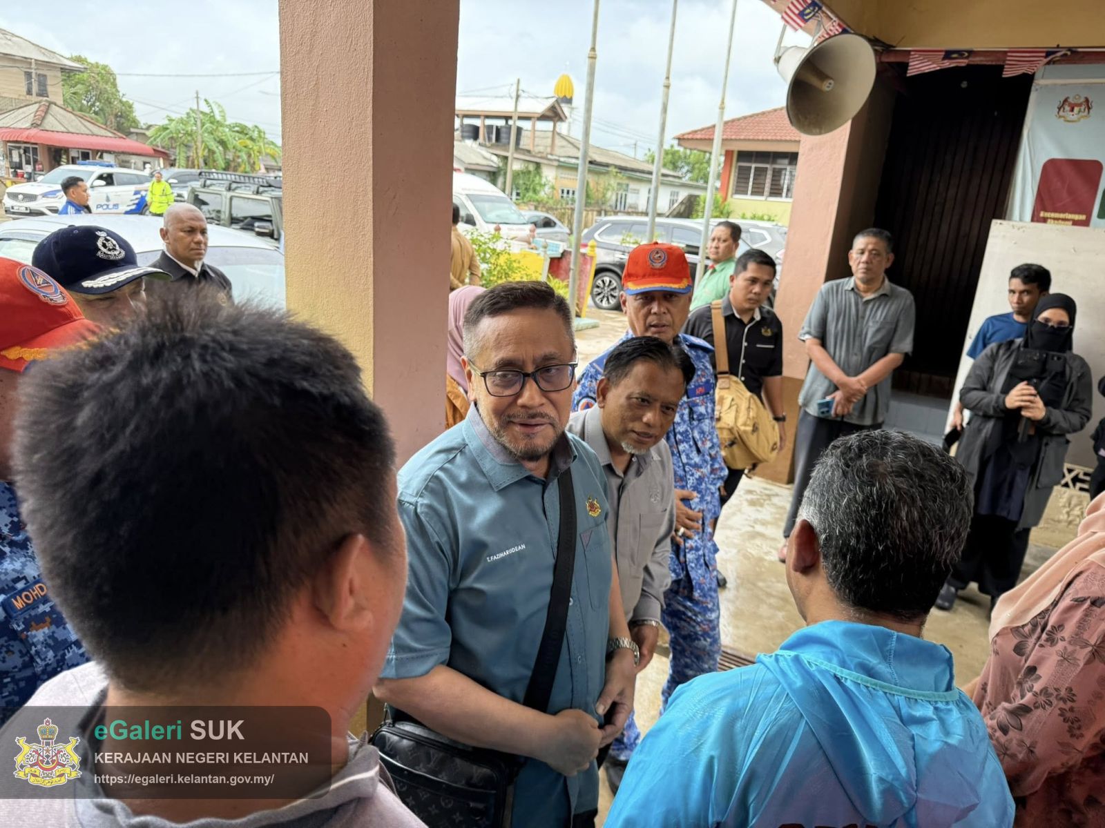 lawatan-ybm-tengku-kaya-perkasa,-dato'-suk-kelantan-ke-pusat-pemindahan-sabak-5.jpg