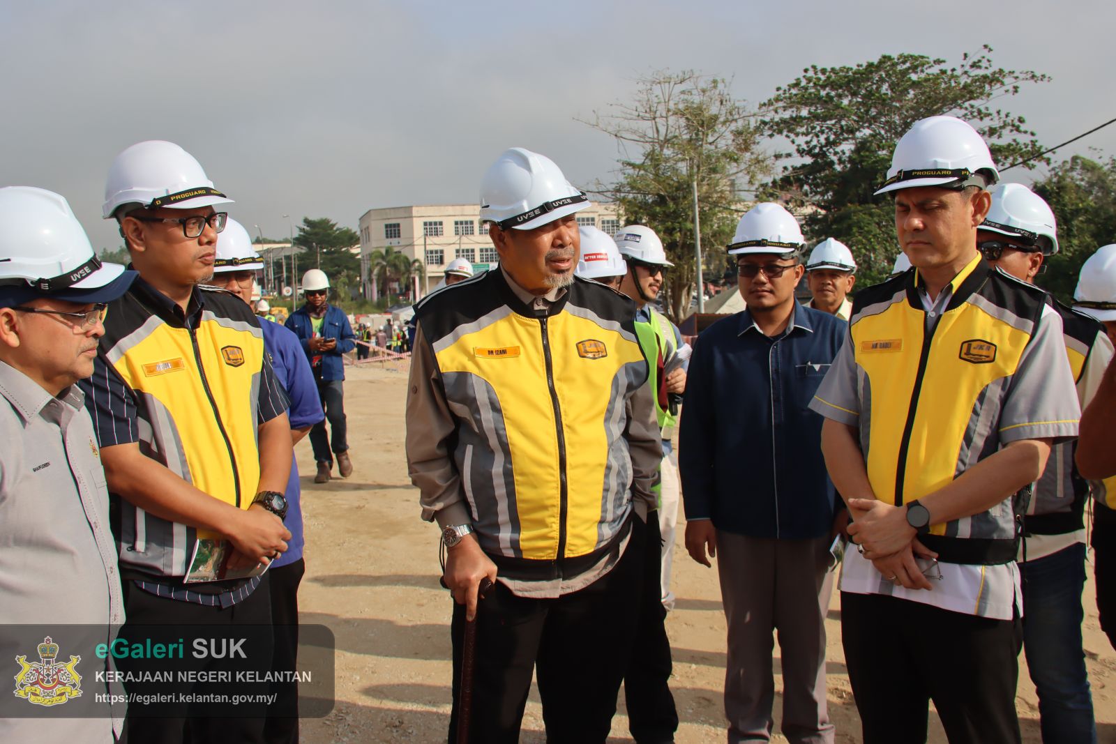 lawatan-kerja-exco-kerja-raya-bersama-pengarah-jkr-ke-kuala-krai-1.jpg