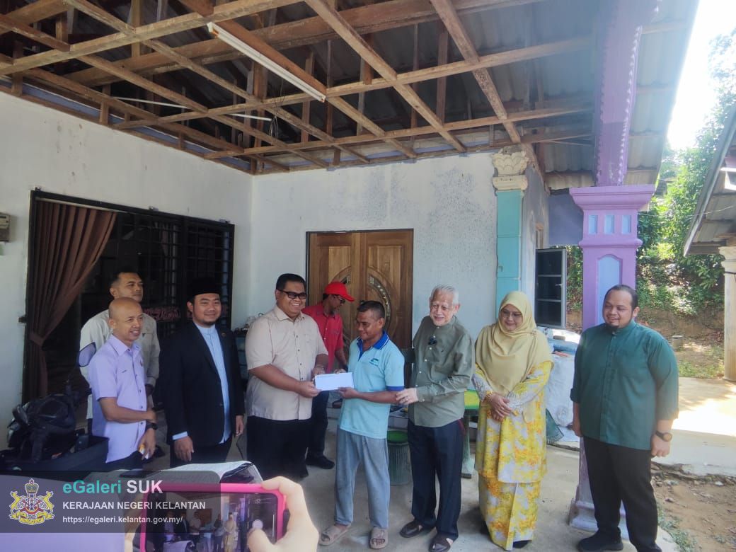 Penyampaian Bantuan Kepada Mangsa Ribut