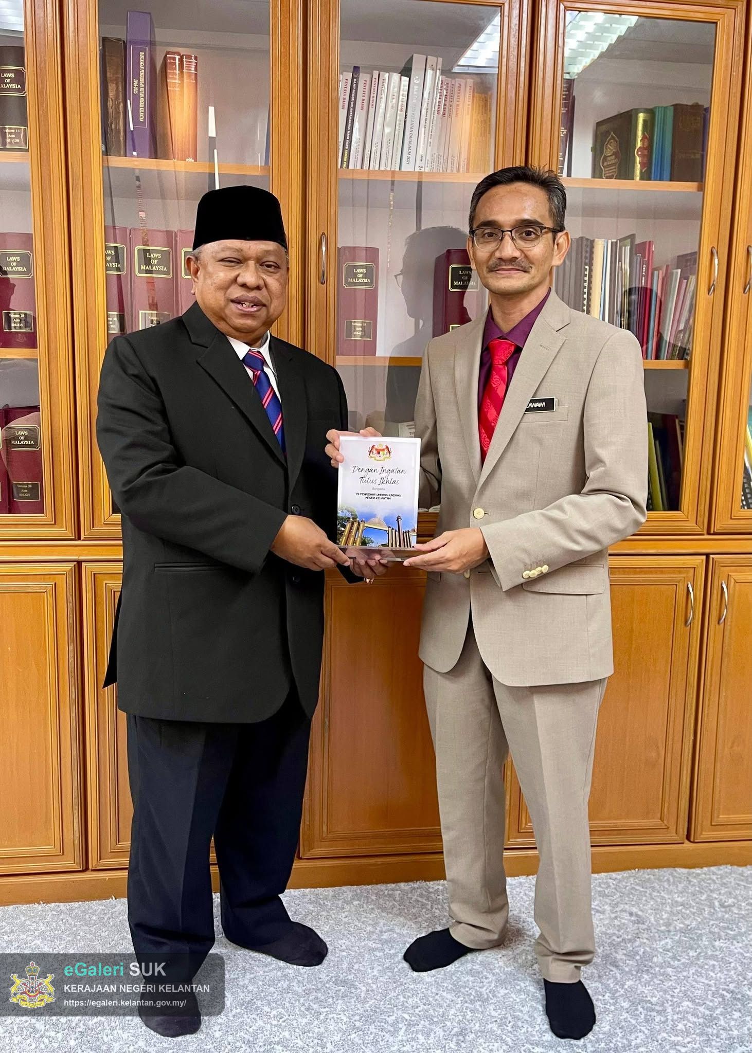KUNJUNGAN HORMAT YANG AMAT ARIF KETUA HAKIM SYARIE NEGERI KELANTAN KEPADA YANG BERHORMAT PENASIHAT UNDANGUNDANG NEGERI KELANTAN