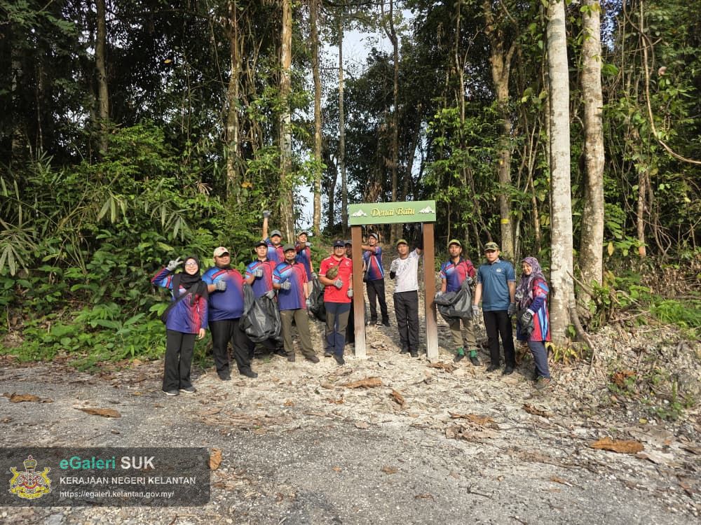 PROGRAM GOTONG ROYONG OLEH BAHAGIAN PEMBANGUNAN PEJABAT TANAH JAJAHAN GUA MUSANG DI TAMAN REKREASI HUTAN DALAM BANDAR BUKIT CHUPAK, GUA MUSANG