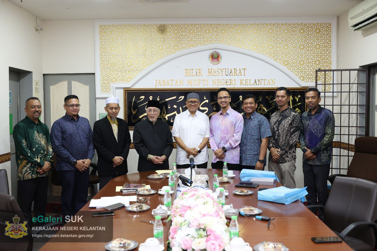 KUNJUNGAN HORMAT KETUA JABATAN  ALQURAN DAN HADITH AKADEMI PENGAJIAN ISLAM UM