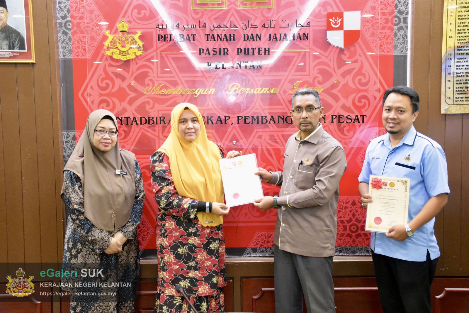 MAJLIS PERASMIAN PENUTUP HARI KEDUA BENGKEL PENGURUSAN DAN PELUPUSAN REKOD KERAJAAN PEJABAT TANAH DAN JAJAHAN PASIR PUTEH BIL 12026
