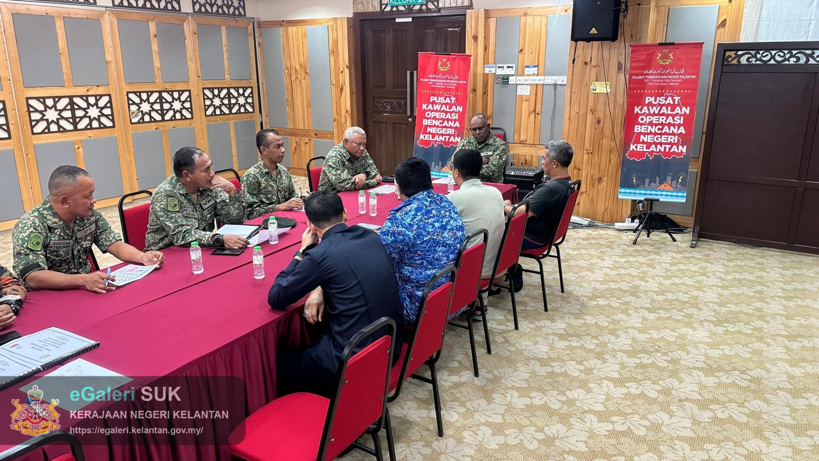 KUNJUNGAN HORMAT PANGLIMA 2 DIVISYEN KE ATAS PUSAT KAWALAN OPERASI BENCANA NEGERI (PKOB)