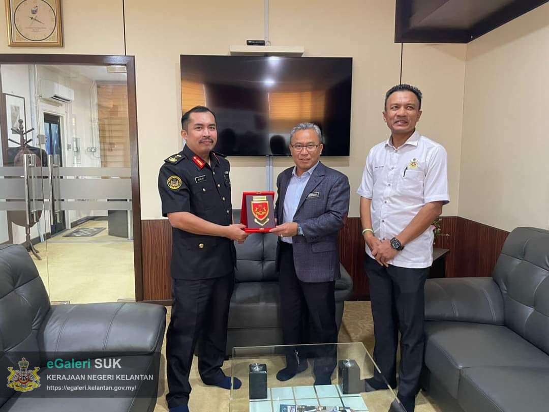 Kunjung Hormat Kepada Ketua Jajahan Kota Bharu