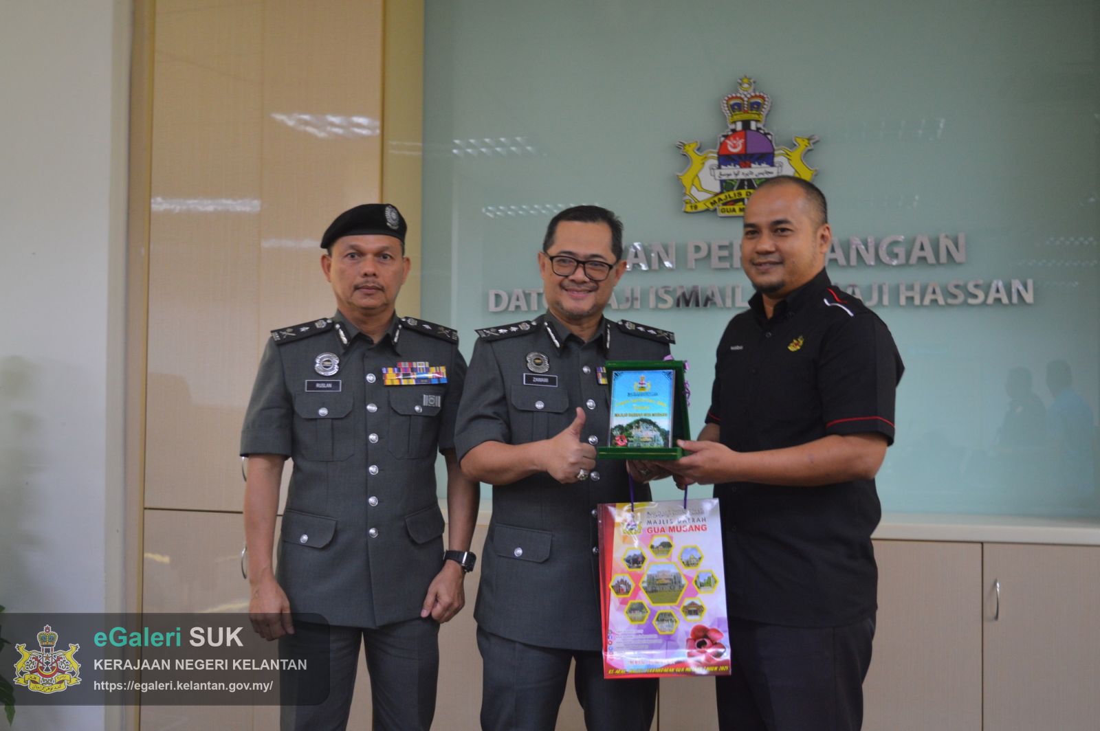 kunjungan-hormat-pengarah-ssm-ke-majlis-daerah-gua-musang-6.jpg