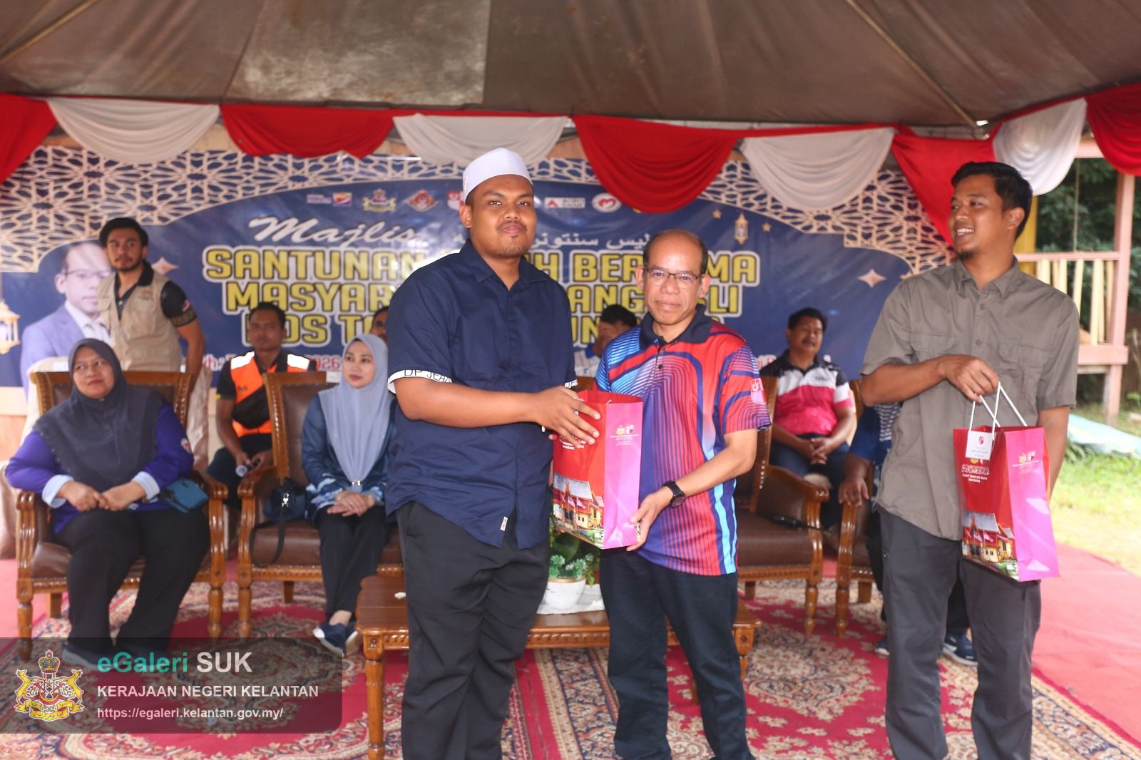 majlis-santuni-kasih-bersama-masyarakat-orang-asli-pos-tohoi-gua-musang-13.jpeg