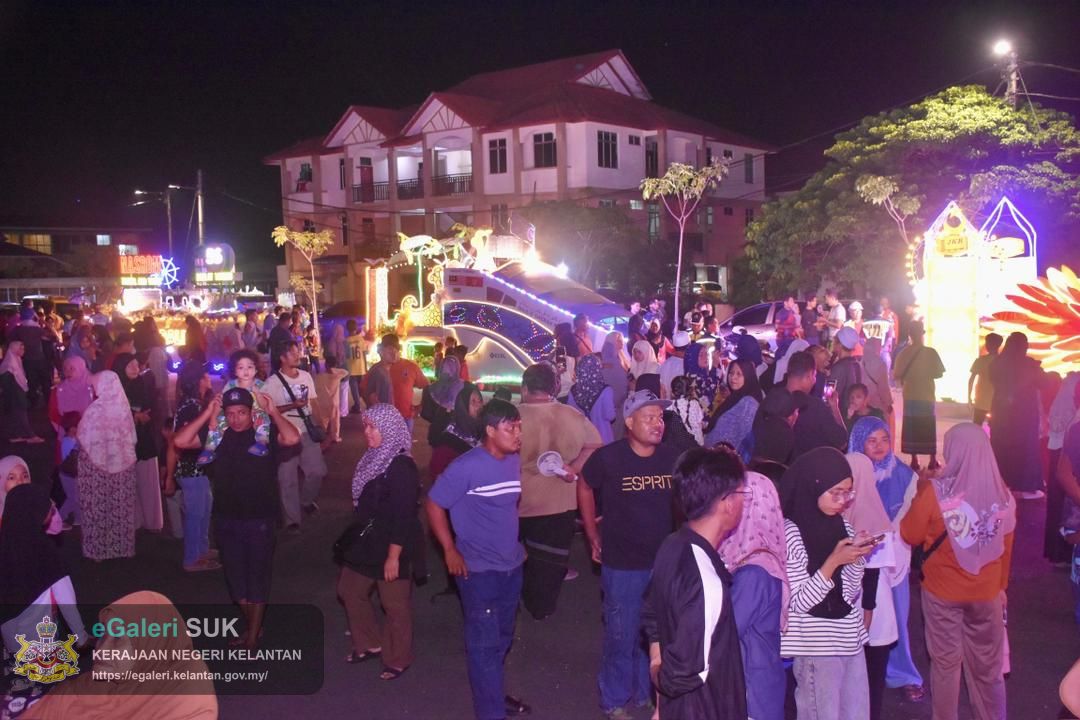 perarakan-kereta-berhias-jajahan-pasir-puteh-17.jpg