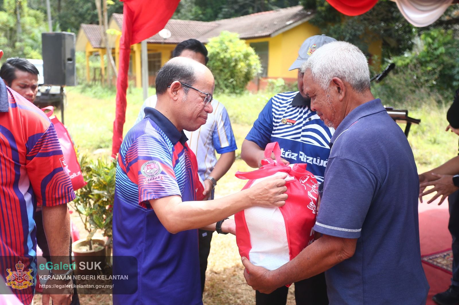 majlis-santuni-kasih-bersama-masyarakat-orang-asli-pos-tohoi-gua-musang-18.jpeg