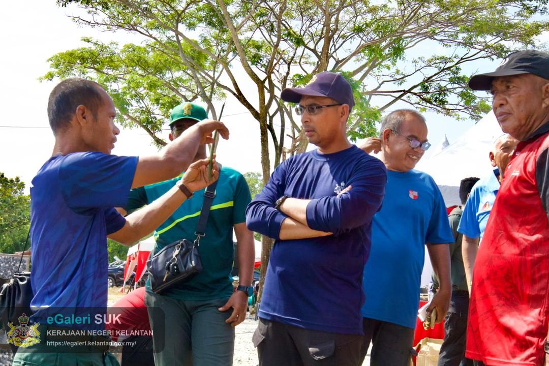 program-penanaman-pokok-bakau-di-jeti-laguna-semerak-pasir-puteh-38.jpg