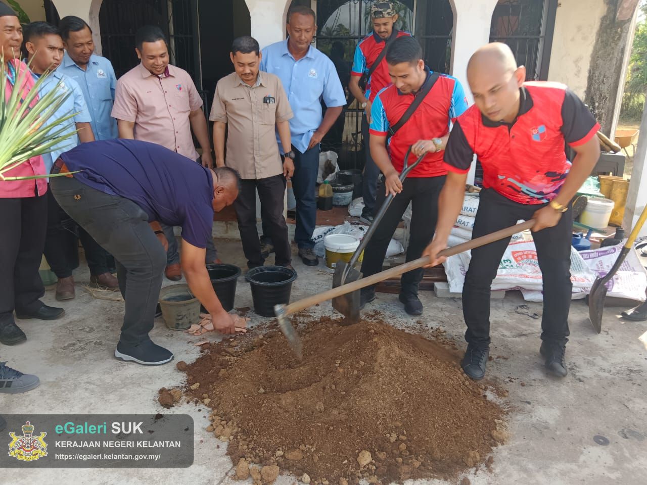 kursus-asas-penanaman-pokok-hiasan-dan-penanaman-pokok-mangga-3.jpeg