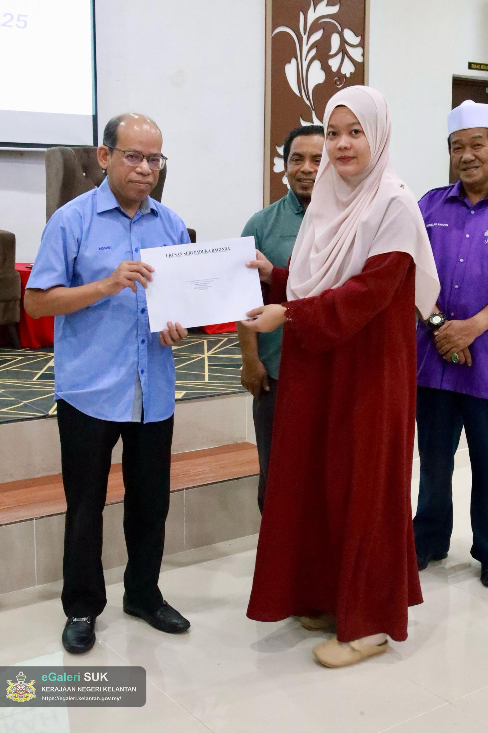 majlis-watikah-pelantikan-penghulu-jajahan-pasir-puteh-2025-yang-disampaikan-oleh-yabrs-en-mohd-roshdi-bin-ismail-tuan-ketua-jajahan-pasir-puteh-26.jpeg