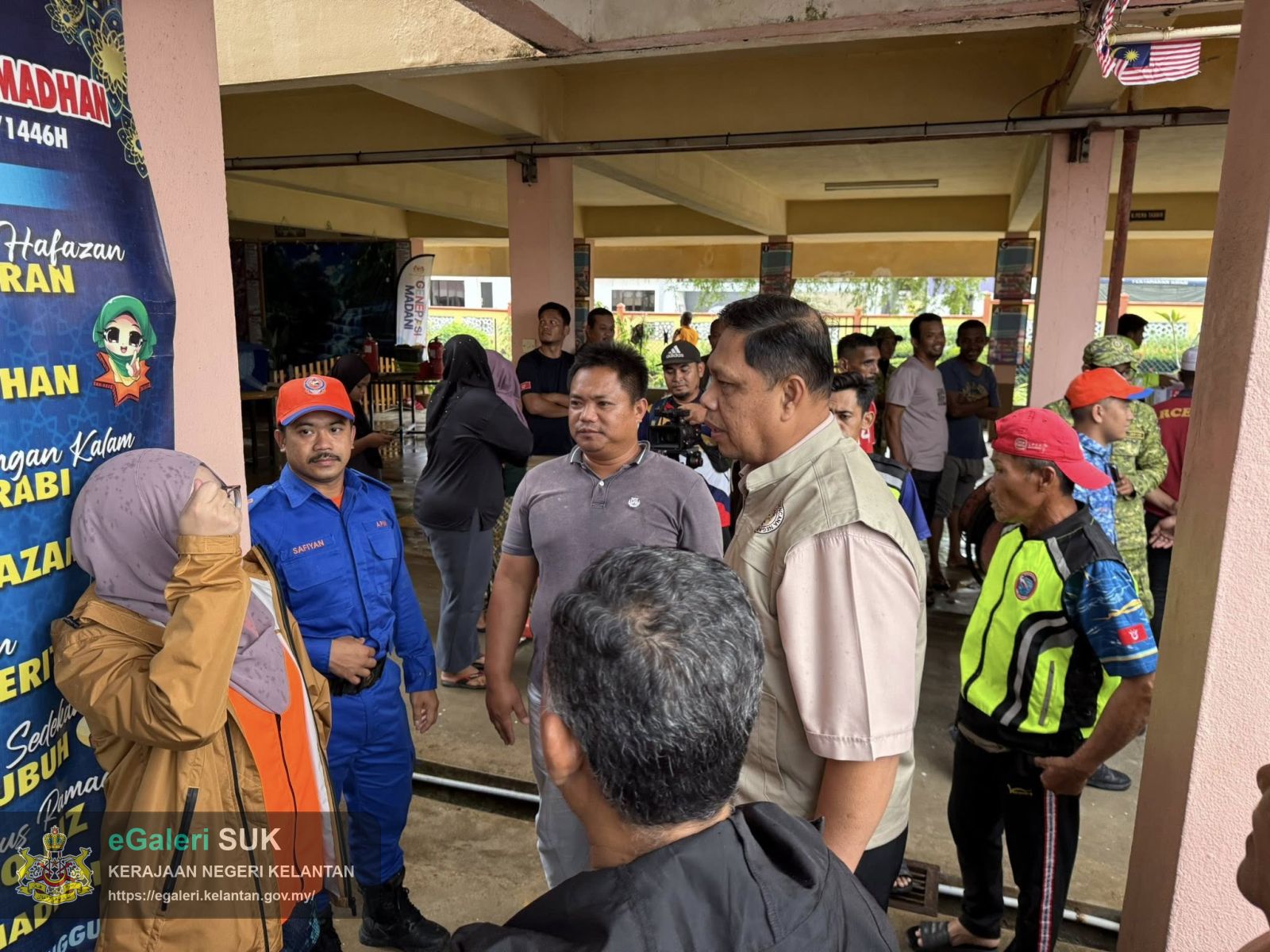 lawatan-kp-nadma-ke-pusat-pemindahan-sementara-sk-sabak-10.jpg