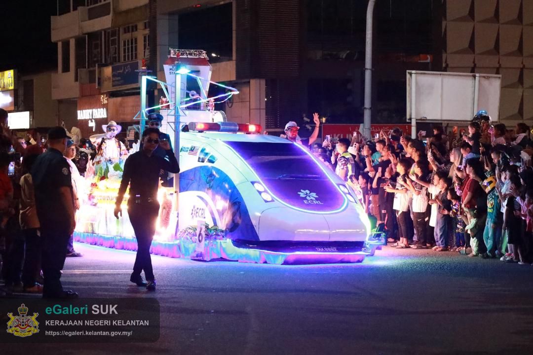 majlis-perarakan-kereta-berhias-pejabat-tanah-dan-jajahan-pasir-puteh-sempena-ulang-tahun-hari-keputeraan-kebawah-duli-yang-maha-mulia-sultan-muhammad-v-yang-ke-56-tahun-2025-42.jpg