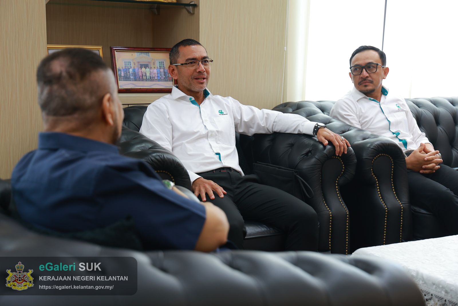 kunjungan-hormat-petronas-pantai-timur-ke-pejabat-suk-5.jpeg