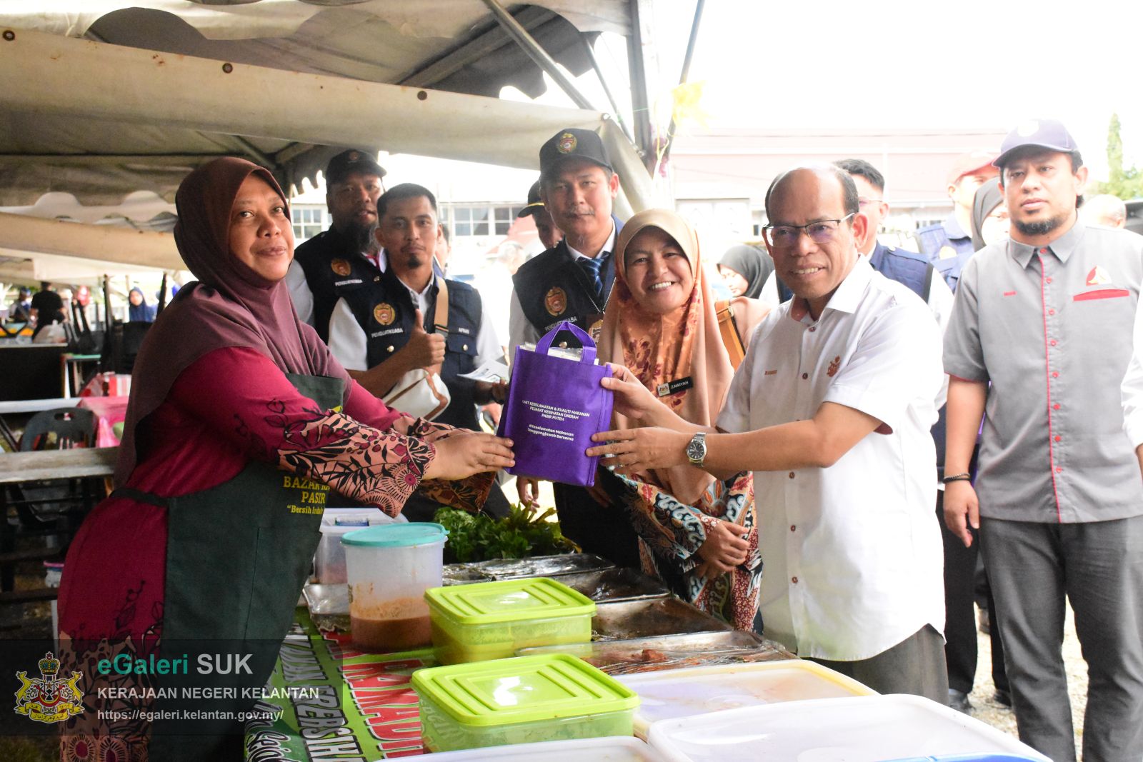 bazar-ramadan-pasir-puteh-astaka--perasmian-dan-lawatan-ke-tapak-bazar-ramadan-bagi-program-walkabout-ramadan-2025-10.JPG