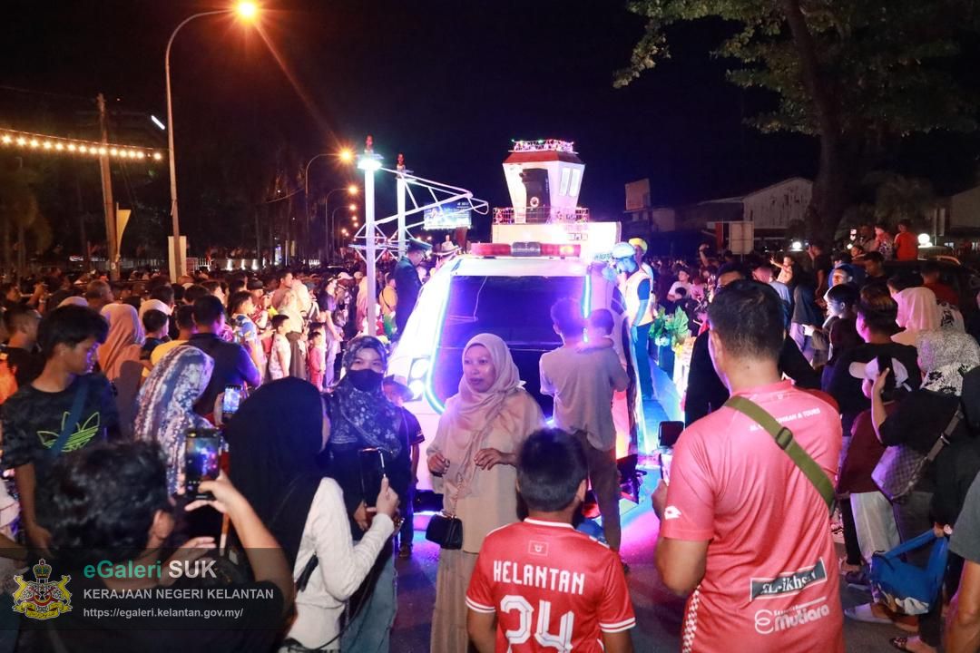 majlis-perarakan-kereta-berhias-pejabat-tanah-dan-jajahan-pasir-puteh-sempena-ulang-tahun-hari-keputeraan-kebawah-duli-yang-maha-mulia-sultan-muhammad-v-yang-ke-56-tahun-2025-27.jpg