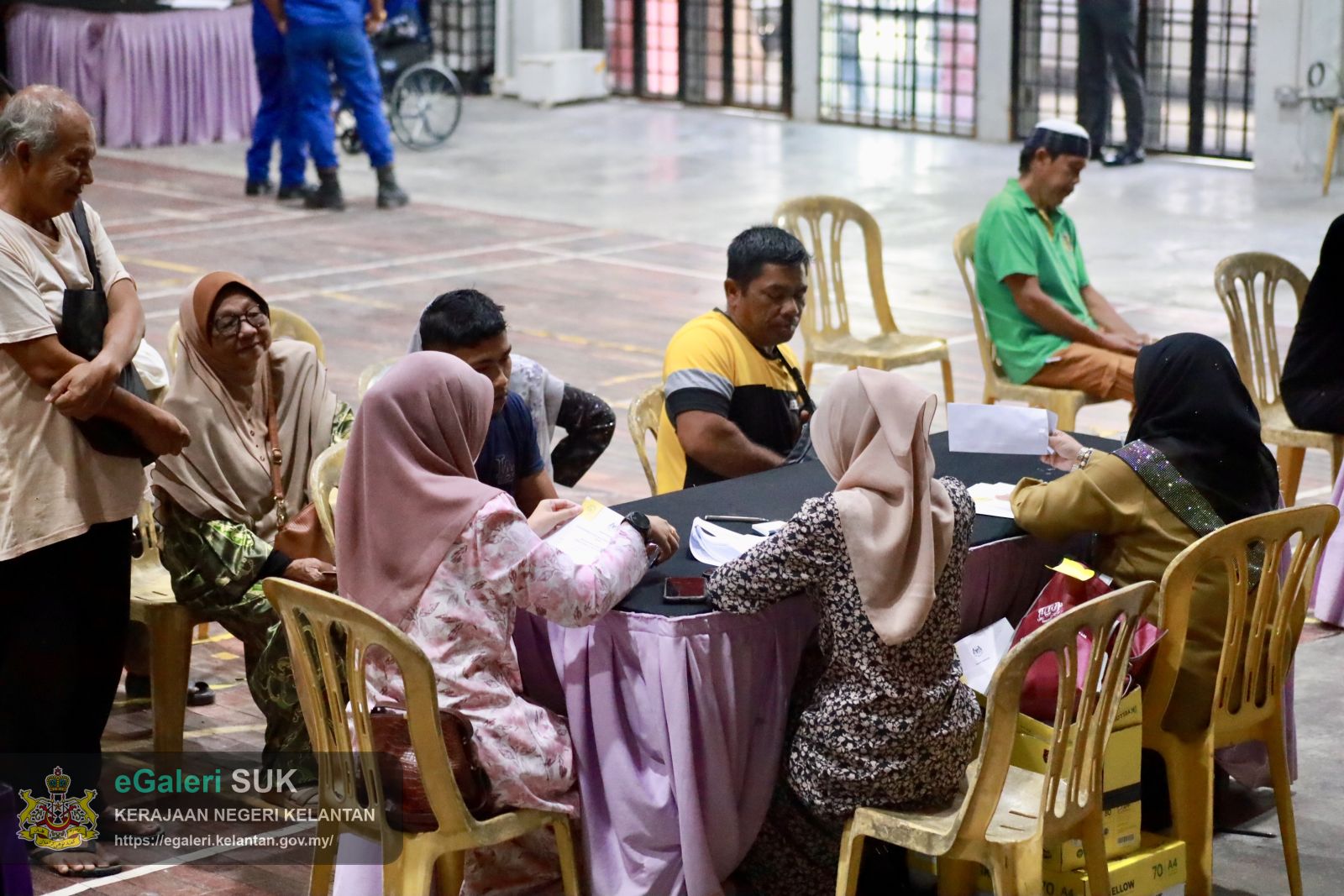 program-agihan-bantuan-wang-ihsan-bwi-kepada-kir-yang-berpindah-ke-pps-disebabkan-bencana-banjir-timur-lautmtl-bagi-jajahan-pasir-putehmachang-dan-bachok-5.JPG