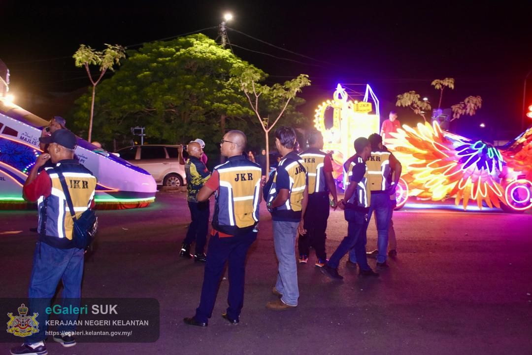 perarakan-kereta-berhias-jajahan-pasir-puteh-10.jpg