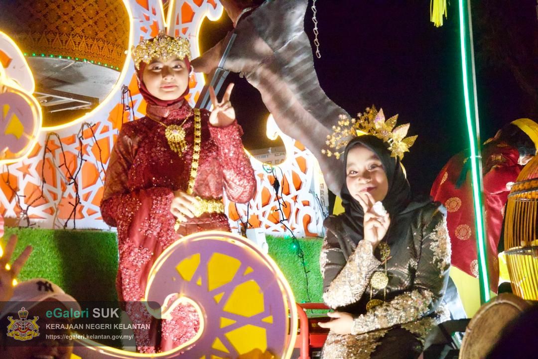 majlis-perarakan-kereta-berhias-pejabat-tanah-dan-jajahan-pasir-puteh-sempena-ulang-tahun-hari-keputeraan-kebawah-duli-yang-maha-mulia-sultan-muhammad-v-yang-ke-56-tahun-2025-25.jpg
