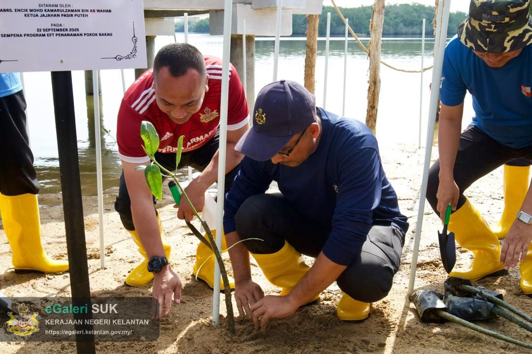 program-penanaman-pokok-bakau-di-jeti-laguna-semerak-pasir-puteh-30.jpg