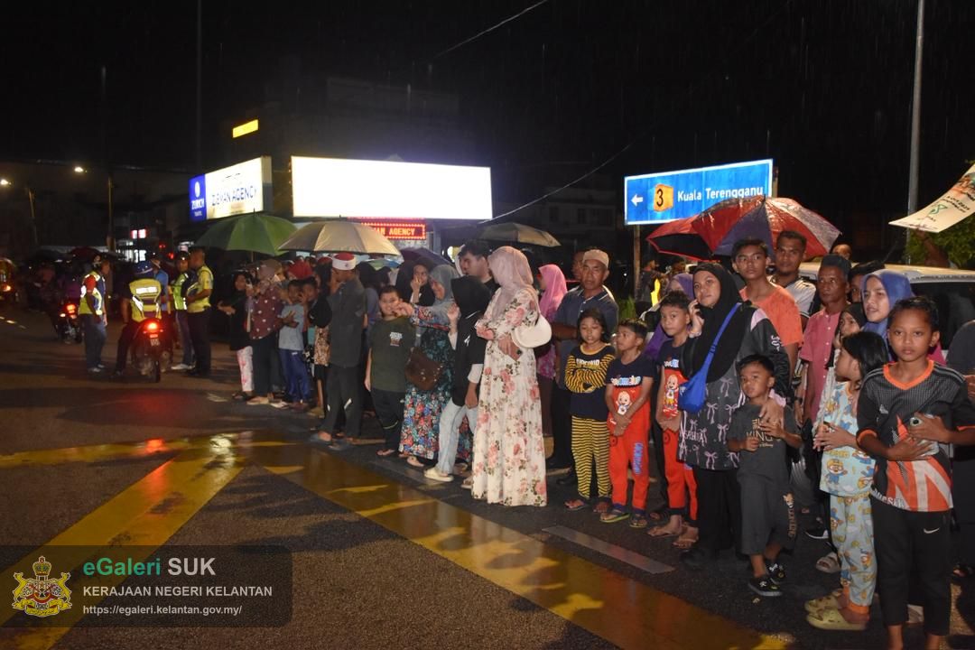 perarakan-kereta-berhias-jajahan-pasir-puteh-26.jpg
