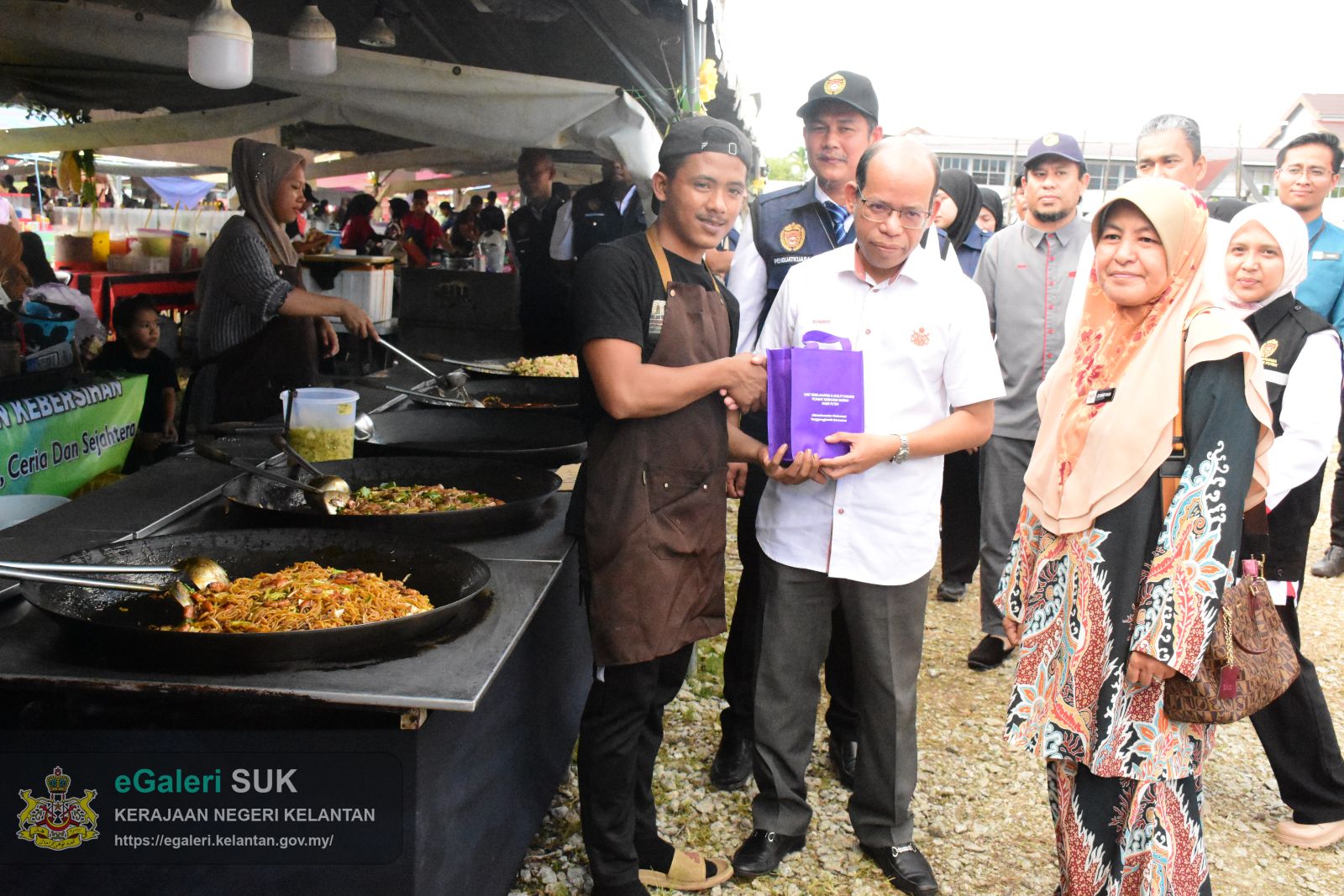 bazar-ramadan-pasir-puteh-astaka--perasmian-dan-lawatan-ke-tapak-bazar-ramadan-bagi-program-walkabout-ramadan-2025-12.JPG