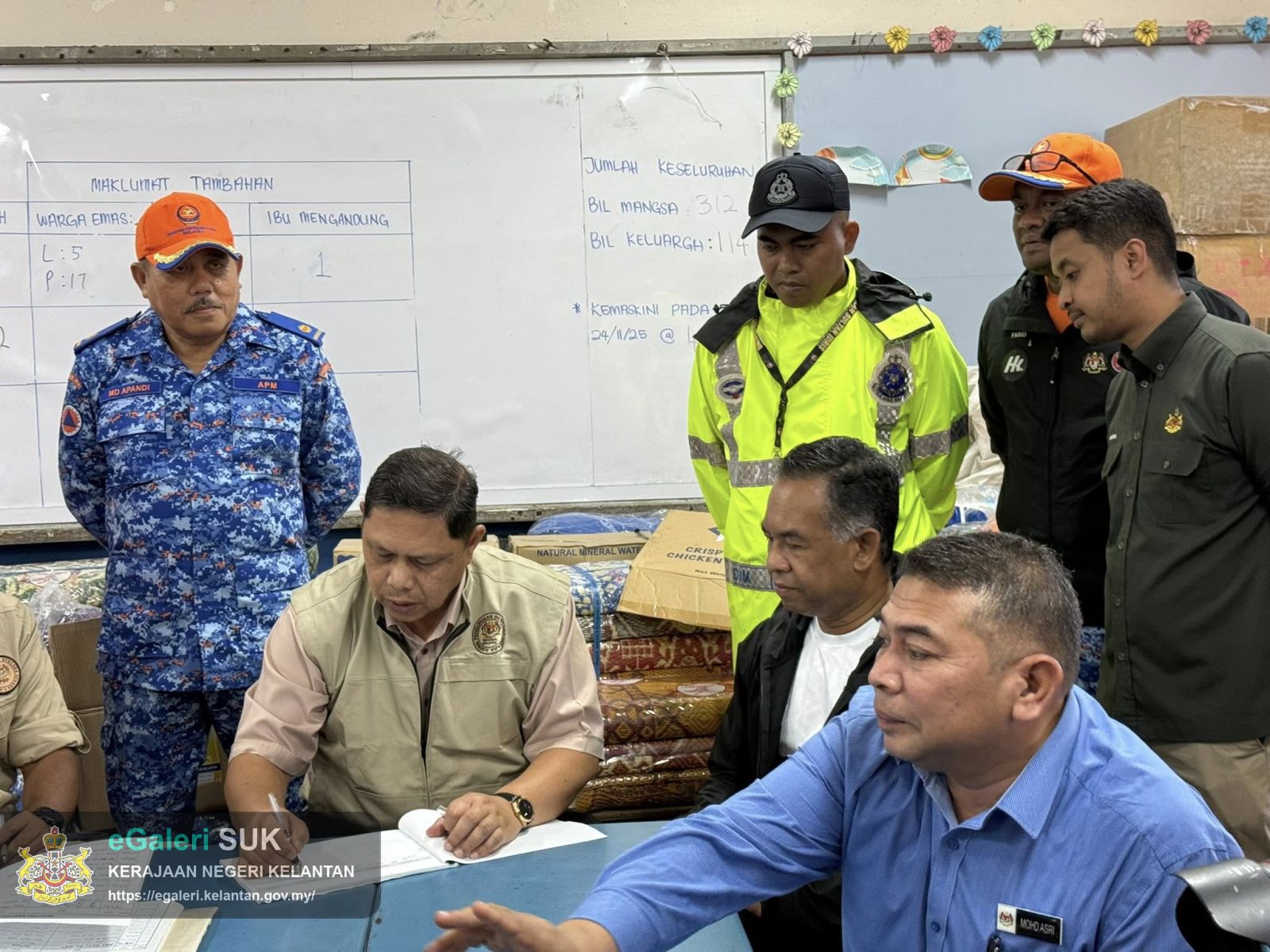 lawatan-kp-nadma-ke-pusat-pemindahan-sementara-sk-sabak-13.jpg