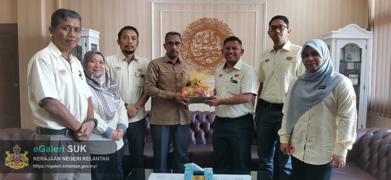 kunjungan-hormat-kpd-yabrs-ketua-jajahan-pasir-puteh-daripada-pengarah-bahagian-projek-persekutuan--dan-unit-projek-khas-zon-timur-1-cawangan-jalan-jkr-malaysia-1.JPG
