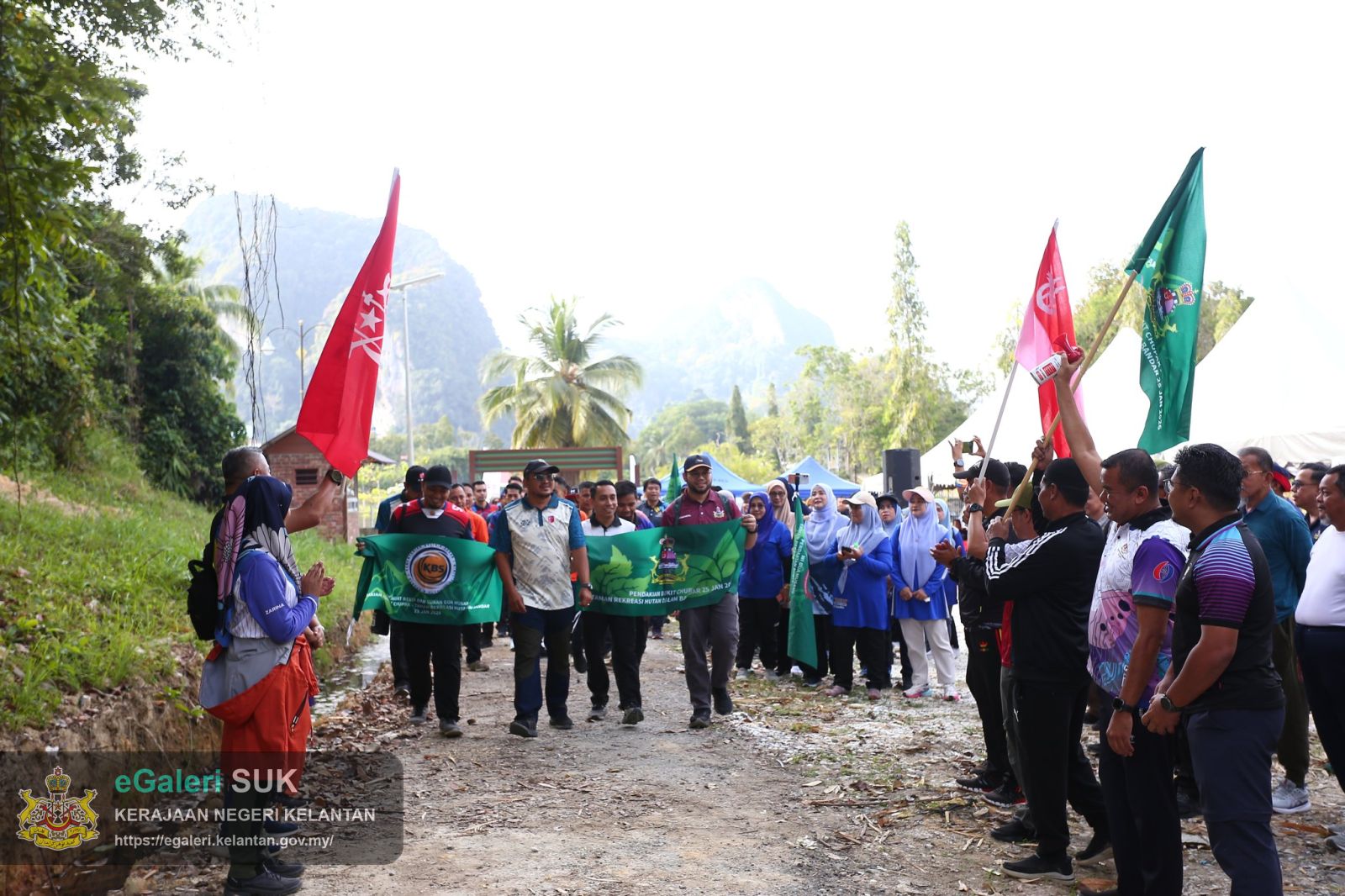 program-pendakian-bukit-chupak---taman-rekreasi-hutan-dalam-bandar,-jajahan-gua-musang-27.jpg