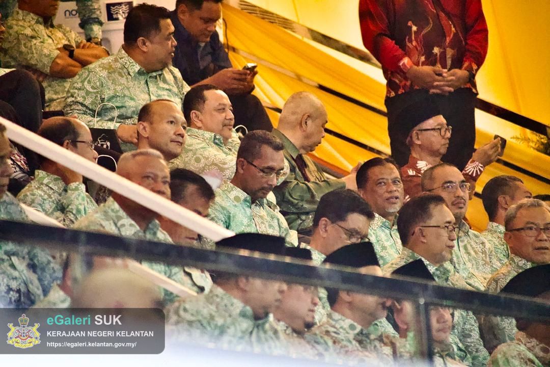 majlis-perarakan-kereta-berhias-pejabat-tanah-dan-jajahan-pasir-puteh-sempena-ulang-tahun-hari-keputeraan-kebawah-duli-yang-maha-mulia-sultan-muhammad-v-yang-ke-56-tahun-2025-11.jpg