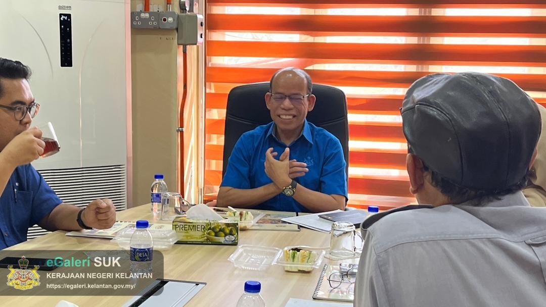 kunjungan-hormat-dari-ybrs-pengarah-jabatan-perpaduan-negara-dan-integrasi-nasional-negeri-kelantan-bersama-rombongan-dari-jabatan-perpaduan-negara-dan-integrasi-nasional-negeri-kelantan-ke-atas-yabrs-ketua-jajahan-gua-musang-3.jpg