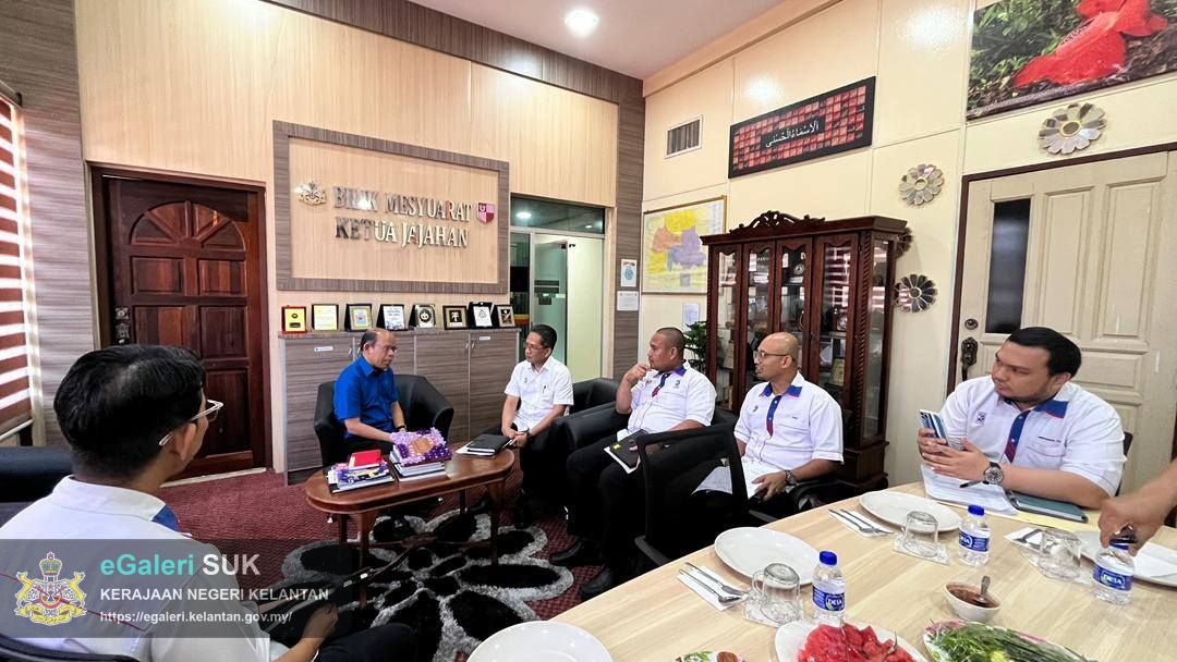kunjungan-hormat-dari-ybrs-pengurus-besar-kesedar-ke-atas-yabrs-ketua-jajahan-gua-musang-2.jpg
