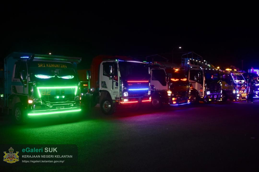 perarakan-kereta-berhias-jajahan-pasir-puteh-4.jpg