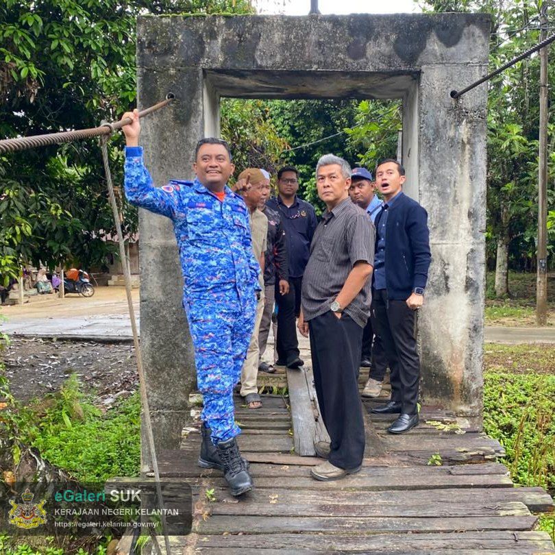 lawatan-icu-jpm-dan-bahagian-bencana-suk-negeri-kelantan-ke-jambatan-kg-chatel,-kuala-krai-1.jpg