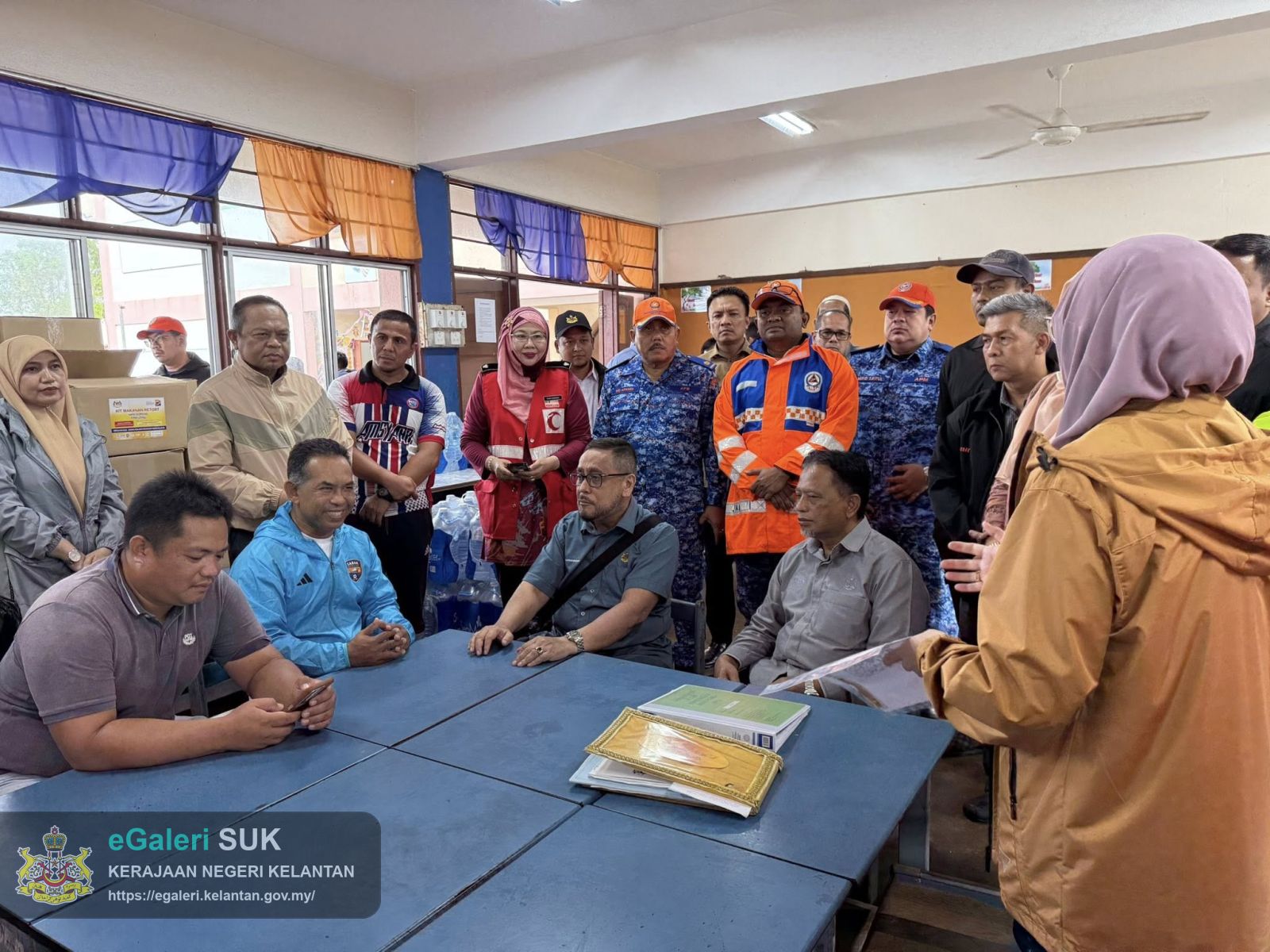 lawatan-ybm-tengku-kaya-perkasa,-dato'-suk-kelantan-ke-pusat-pemindahan-sabak-1.jpg