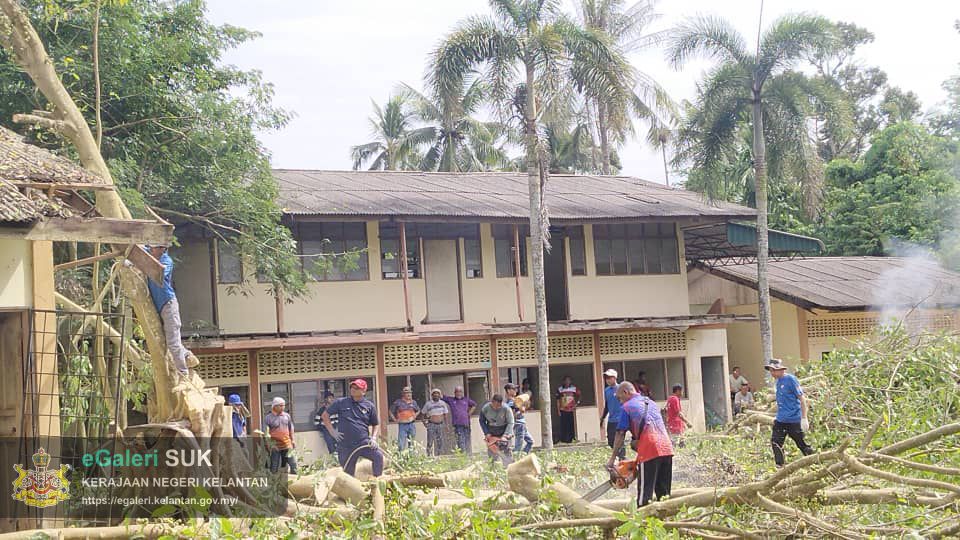 program-gotongroyong-sapu-habis--clear-port-12.jpg
